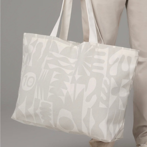 New w Tags Vuori Gray and White Tote Bag - Picture 1 of 5